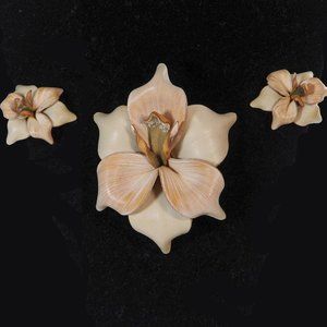 RARE Vintage 1970s Handmade Genuine Leather Flower Brooch and Earrings by Daphne